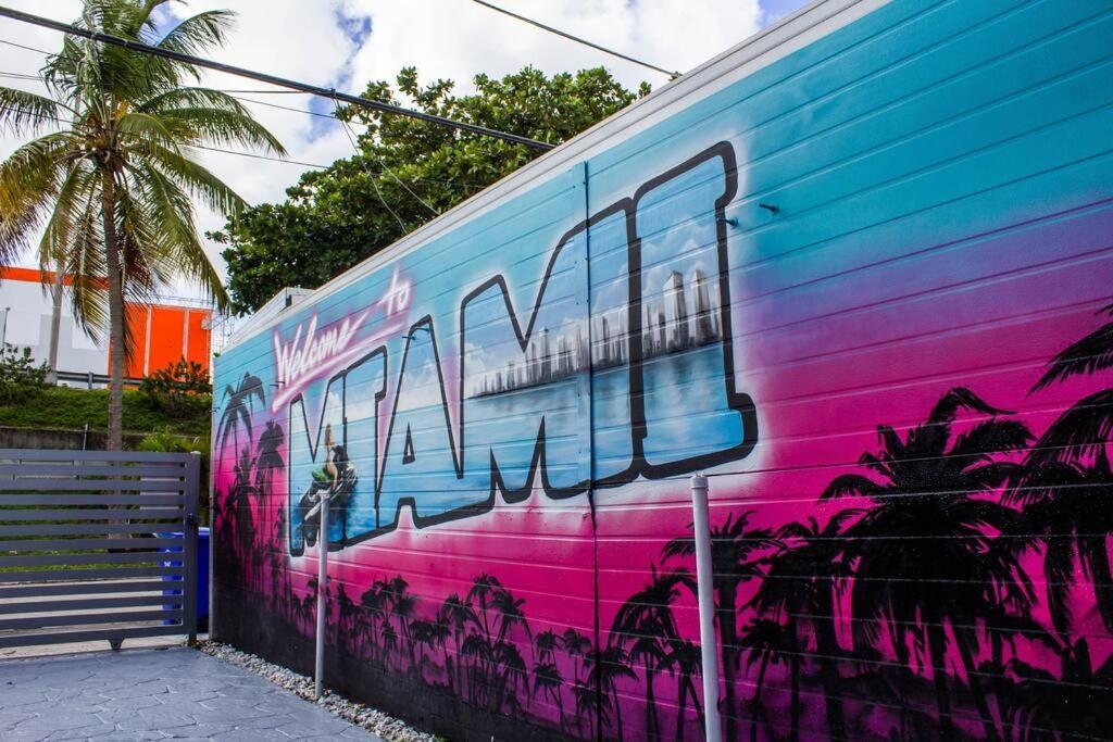 Cozy & Colorful Miami Art Canvas W/Hottub & Murals ภายนอก รูปภาพ