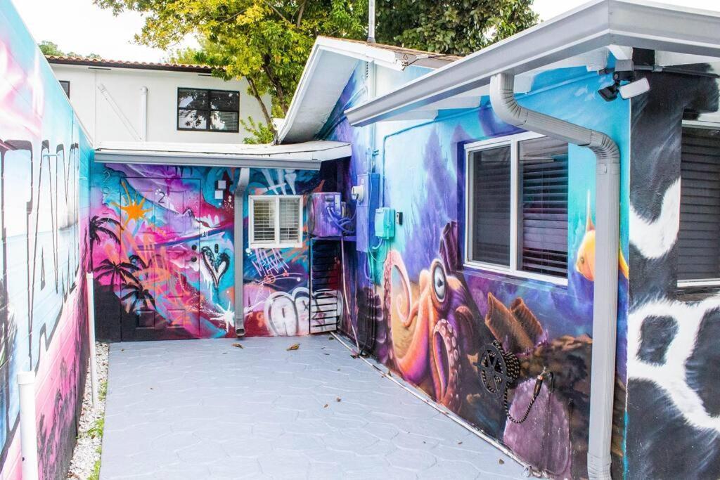 Cozy & Colorful Miami Art Canvas W/Hottub & Murals ภายนอก รูปภาพ