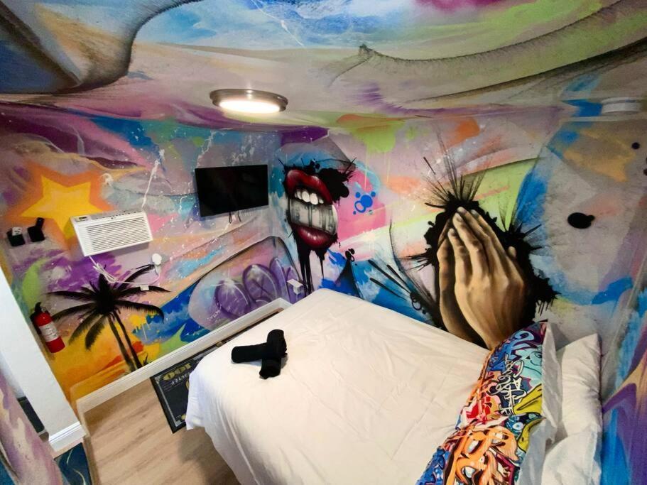 Cozy & Colorful Miami Art Canvas W/Hottub & Murals ภายนอก รูปภาพ