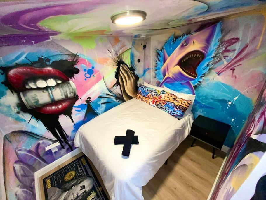 Cozy & Colorful Miami Art Canvas W/Hottub & Murals ภายนอก รูปภาพ